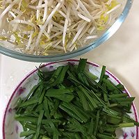 #感恩妈妈 爱与味蕾同行#韭菜炒豆芽的做法图解1