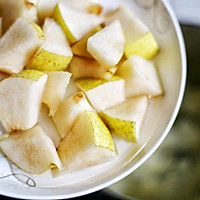 美容养颜的银耳雪梨汤的做法图解7