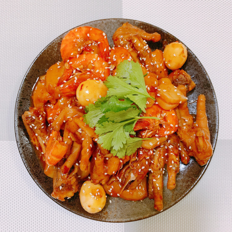 酥烂入味的鸡爪虾煲，好吃到吮指的做法