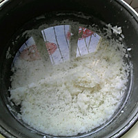 用电饭锅 制作花生仁红枣大米粥☞剩米饭！的做法图解1