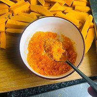 万圣节之蛋黄焗南瓜的做法图解3