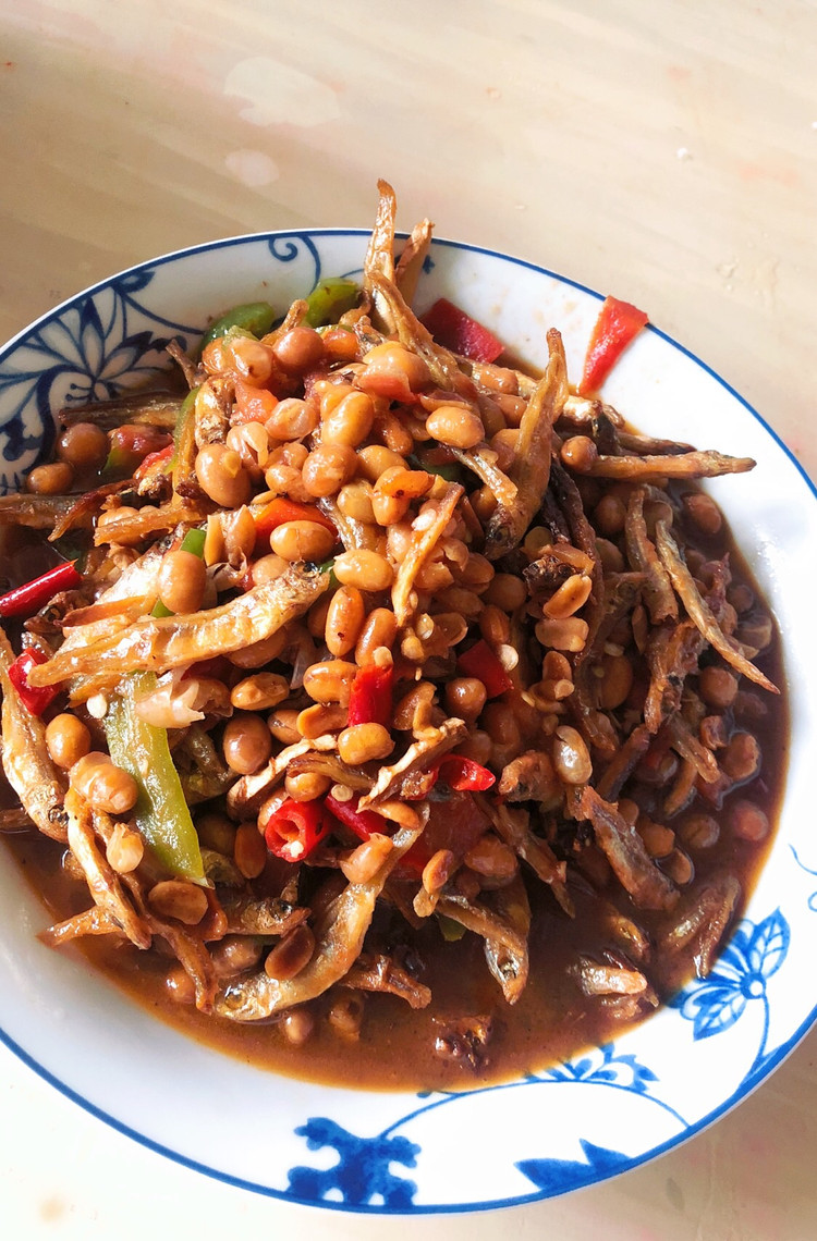 西红柿黄豆焖鱼仔的做法