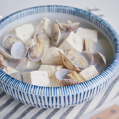 蛤蜊炖豆腐，补钙补锌更聪明