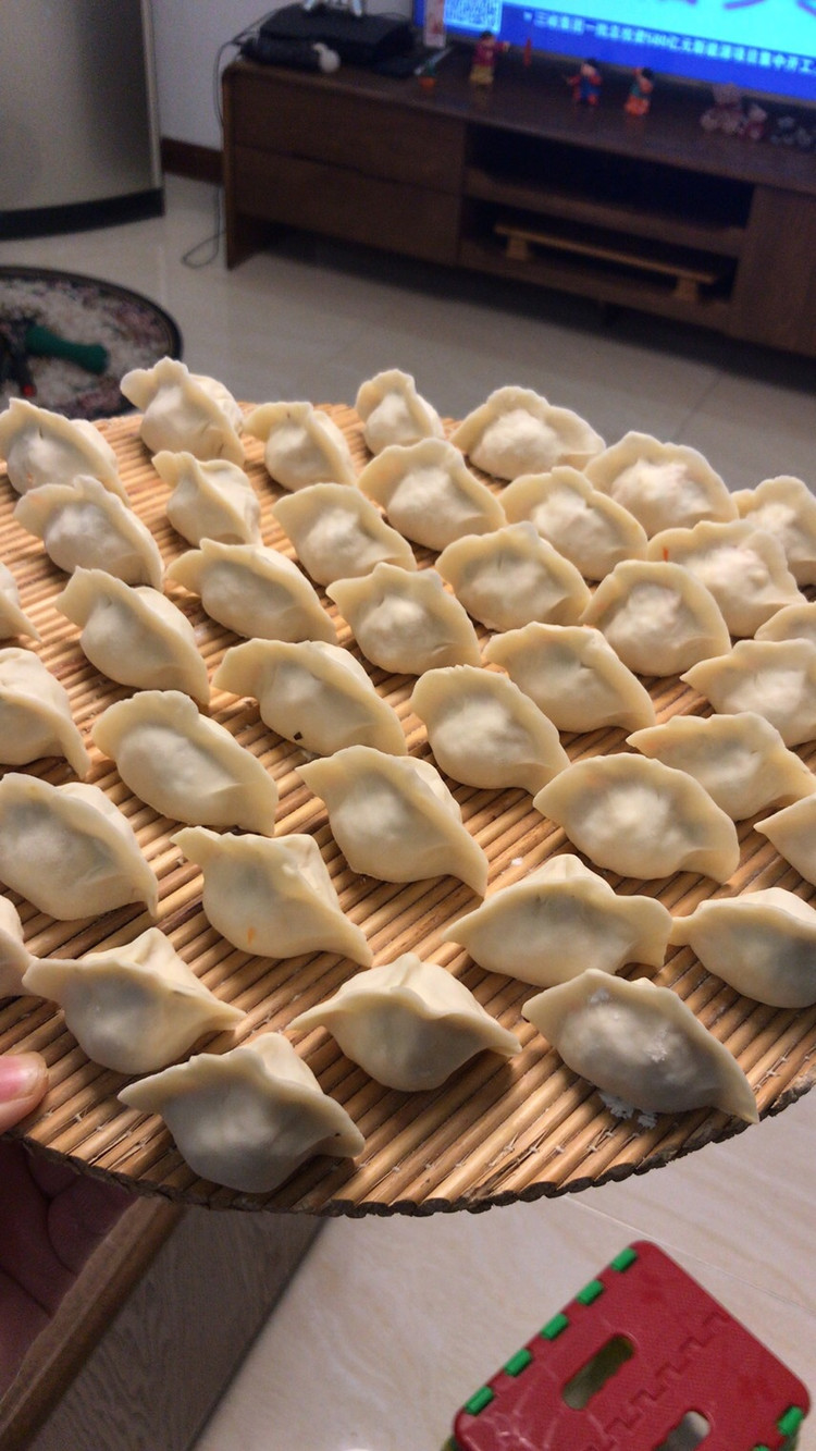 胡萝卜鸡蛋水饺的做法