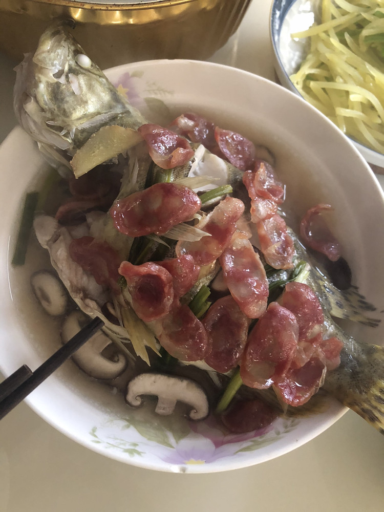 香肠蒸桂鱼—无油版的做法