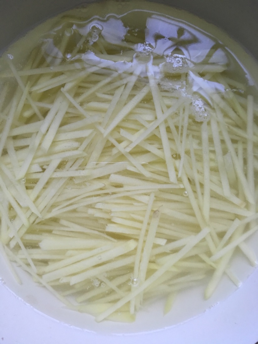 家常土豆丝的做法图解2