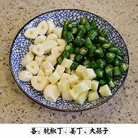 【彼得海鲜】家常菜下饭菜之干锅香辣鸡的做法图解1