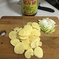 干煸土豆片#金龙鱼营养强化维生素A新派菜油#的做法图解1