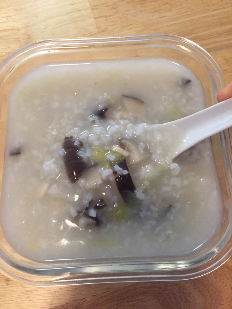 大白菜香菇鸡肉粥的做法