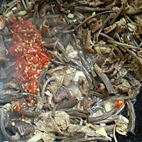 茶树菇炒肉的做法图解2