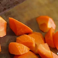 潮音潮人：胡萝卜荸荠猪骨汤的做法图解1