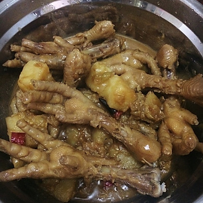 鸡爪炖土豆