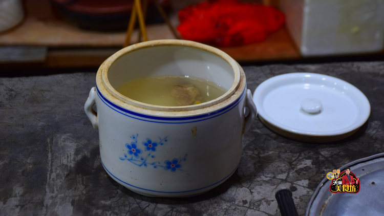 排骨汤怎么做好吃？广东大厨教你天麻排骨汤做法，营养美味又滋补的做法