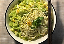 黄瓜鸡蛋卤面条的做法