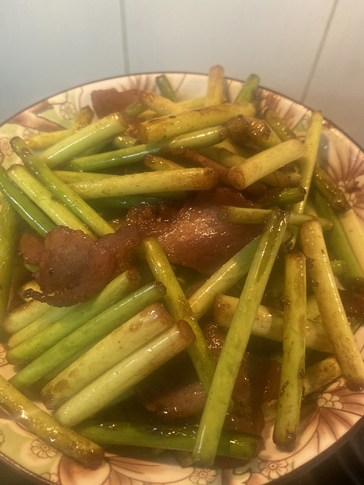 酱肉炒蒜苗的做法