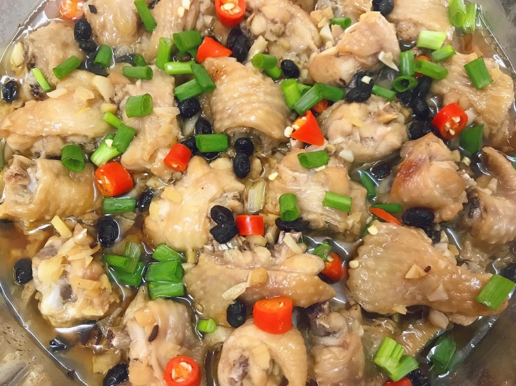 豆䜴蒸鸡中翅的做法