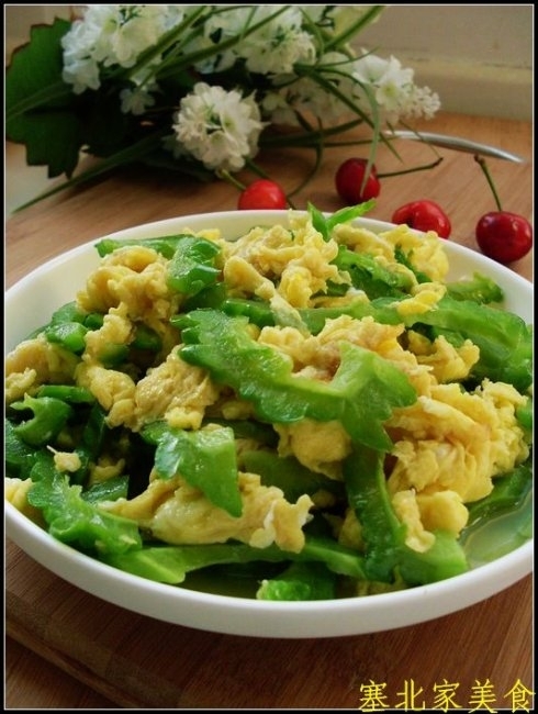 三招搞定苦瓜炒鸡蛋