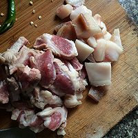 木耳黄瓜炒肉片的做法图解2