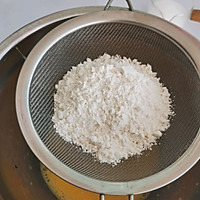 草莓水果蛋糕（附戚风蛋糕详细做法）的做法图解3