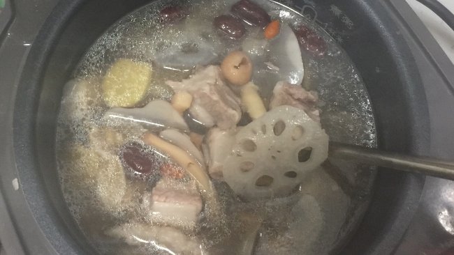 枸杞 响螺 红枣 桂圆 鱼翅 花胶 海底椰云豆汤的做法
