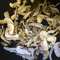 奶酪蘑菇炖糙米饭的做法图解5