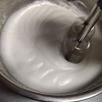 活泼可爱的戚风蛋糕的做法图解5
