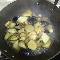 土豆炖茄子的做法图解5