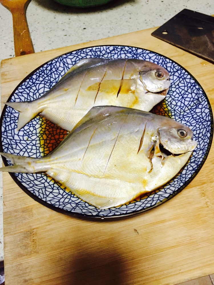 烧烤 鲳鳊鱼的做法图解1