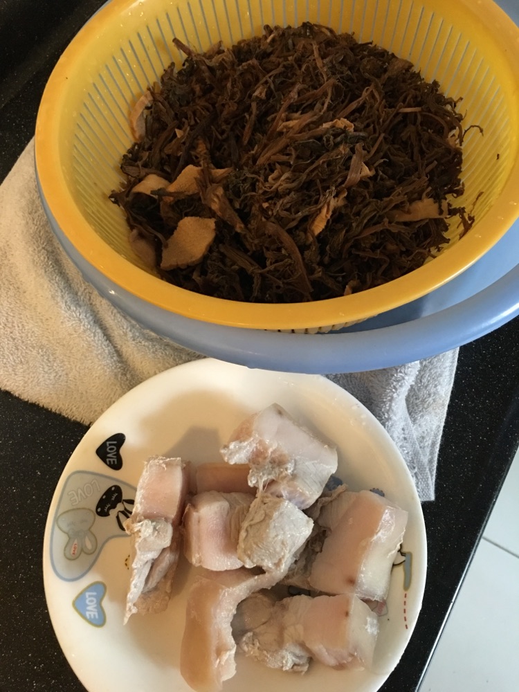 梅干菜烧肉的做法图解1