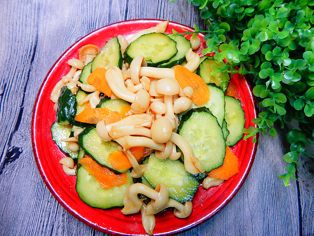 White mushroom in cucumber sauce