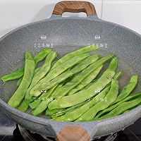 腊肠炒刀豆#在“家”打造ins风的做法图解2