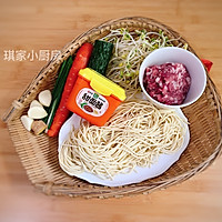 #一勺葱伴侣，成就招牌美味#炸酱面的做法图解1