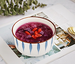 #憋在家里吃什么#美容养颜的紫薯银耳汤的做法