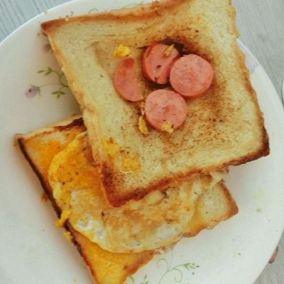 超简单早餐煎蛋黄油土司