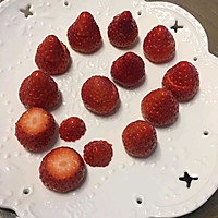 #有球必IN 圣诞鲜吃#草莓干酪，超级简单，低脂健康的做法图解1