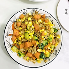 红萝卜玉米青瓜炒肉沫