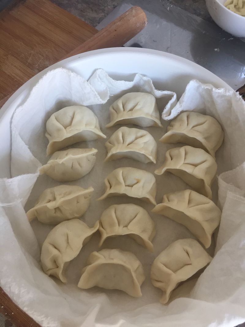 Steamed dumplings with pickled vegetables and pork