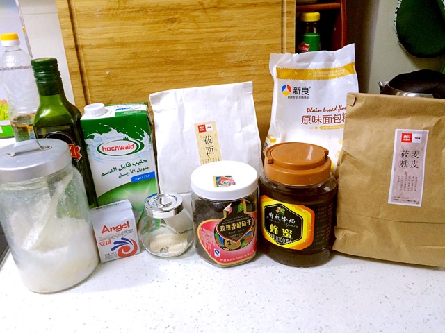 一次发酵低油蜂蜜莜面超软吐司#西贝莜面争霸赛#的做法图解1