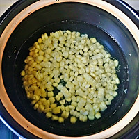 香甜牛奶玉米饼的做法图解2