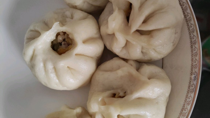 酸菜肉包子