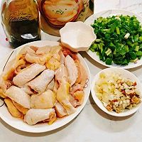 广东丨沙姜鸡煲的做法图解1