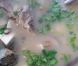 香菇豆腐鱼头汤的做法