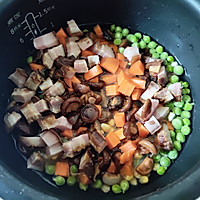 电饭煲腊肉焖饭的做法图解6
