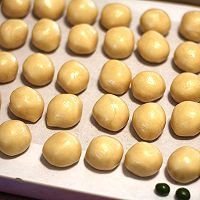 #鲜到鲜得，月满中秋，沉鱼落宴#菠萝造型月饼的做法图解6