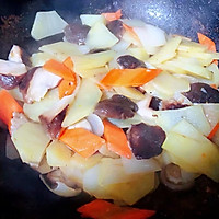 #味达美名厨福气汁，新春添口福#洋葱香菇胡萝卜炒土豆片的做法图解10