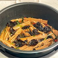 腐竹滑肉煲的做法图解9