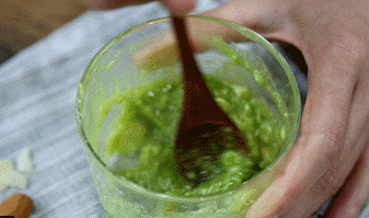 牛油果蜂蜜酱的做法图解2