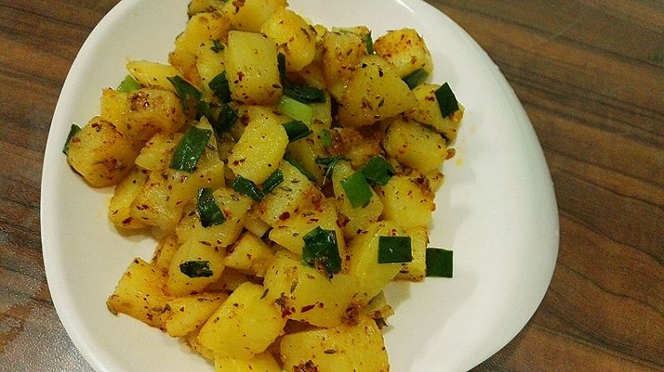 快手晚餐，非油炸更健康的孜然土豆！的做法