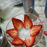 草莓季—奥利奥酸奶小红花的做法图解2