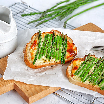 芝士芦笋烤欧包